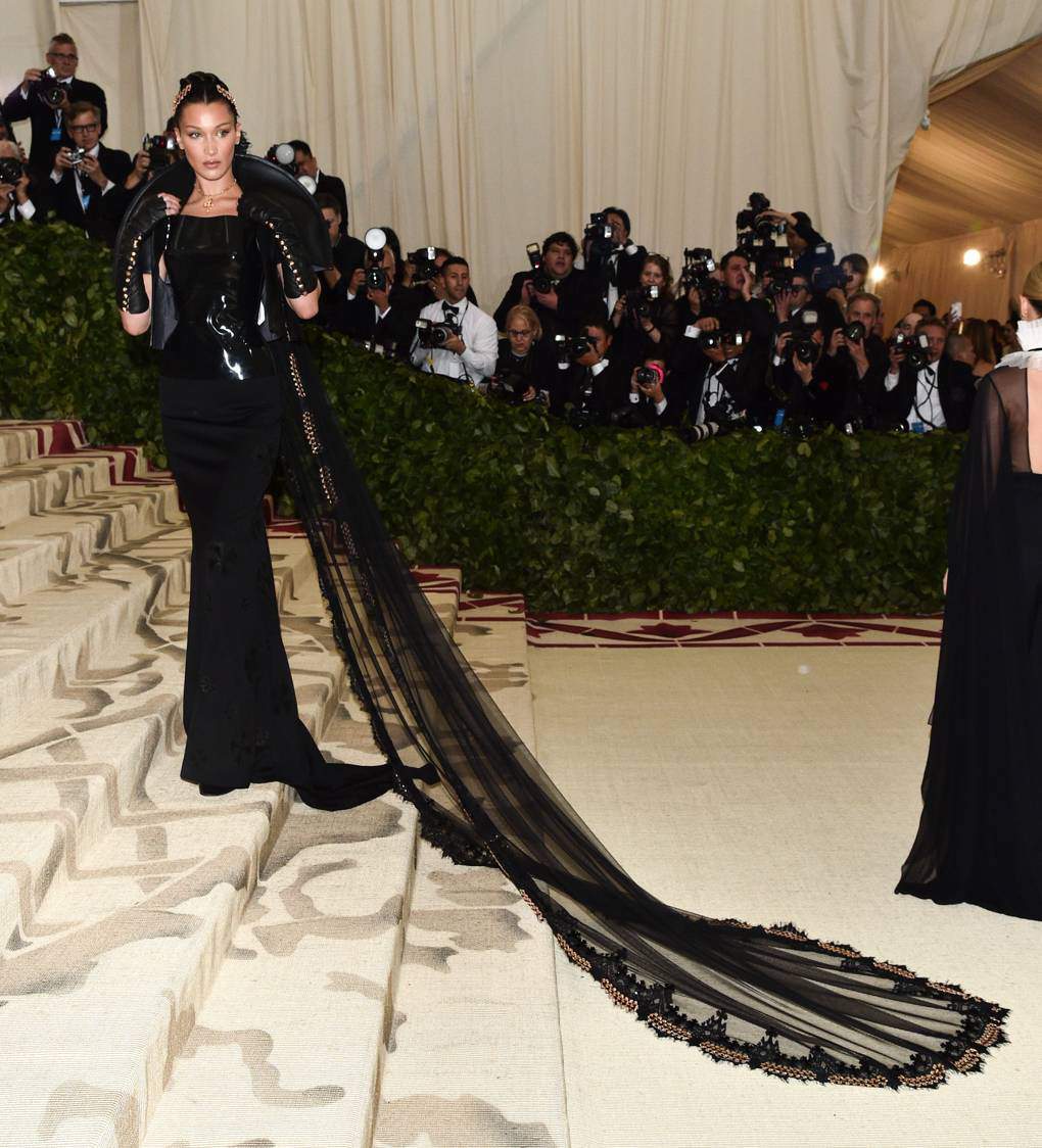 met gala 2018: cuoc chien lai den tu rihanna va katy perry - 15